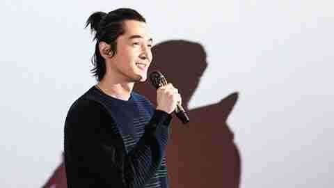 《南方车站的聚会》票房超1.5亿 胡歌亮相郑州解读角色微光